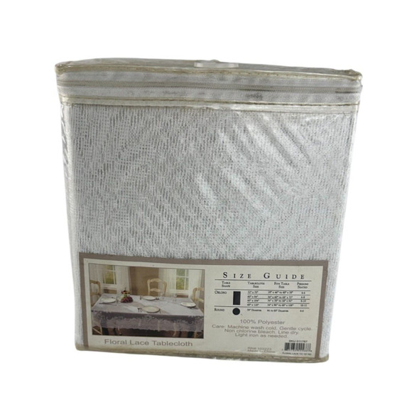 Vintage Floral Lace Tablecloth 70" Round - Picture 8 of 8